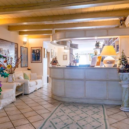 Hotel Cavour Olbia Buitenkant foto