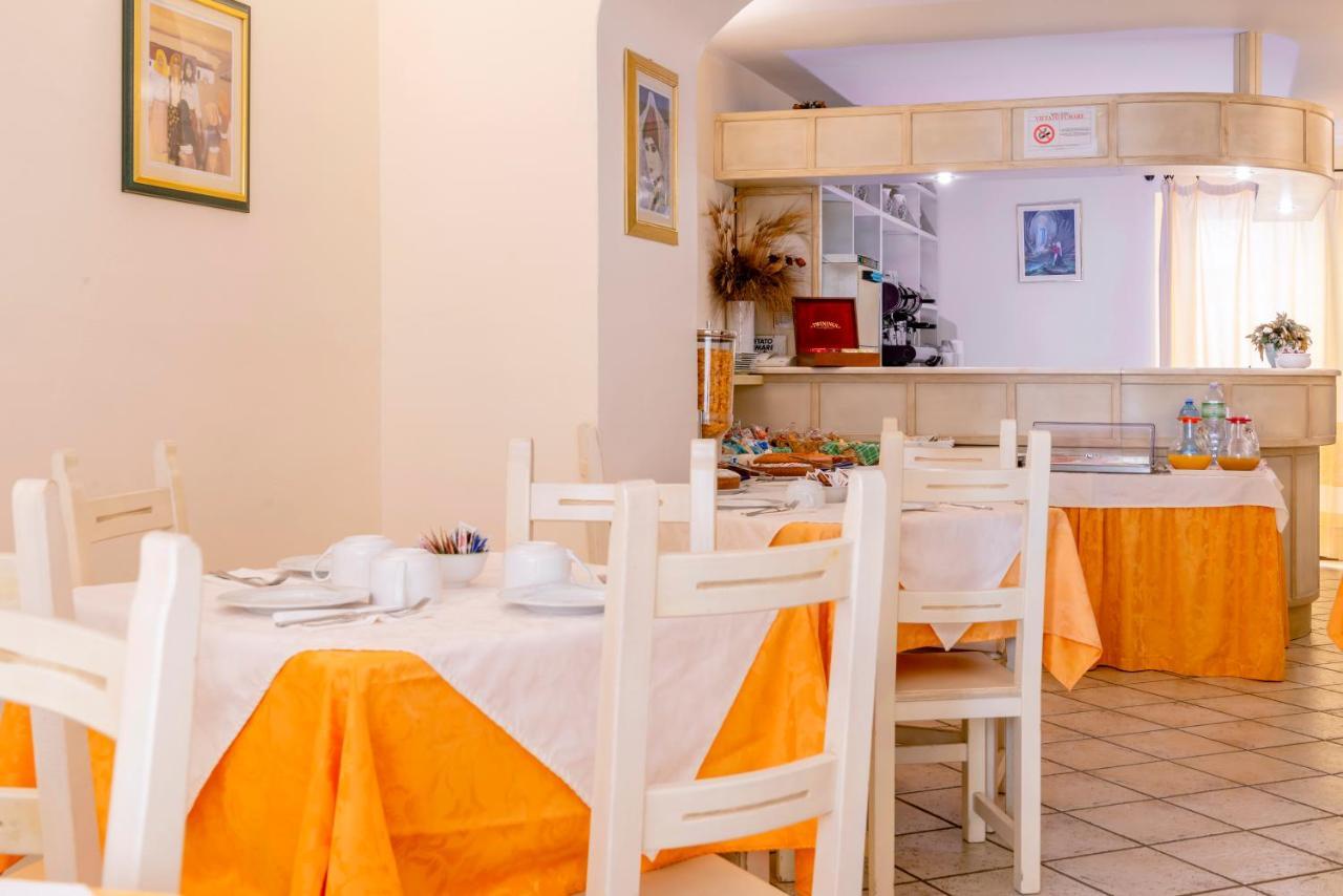 Hotel Cavour Olbia Buitenkant foto