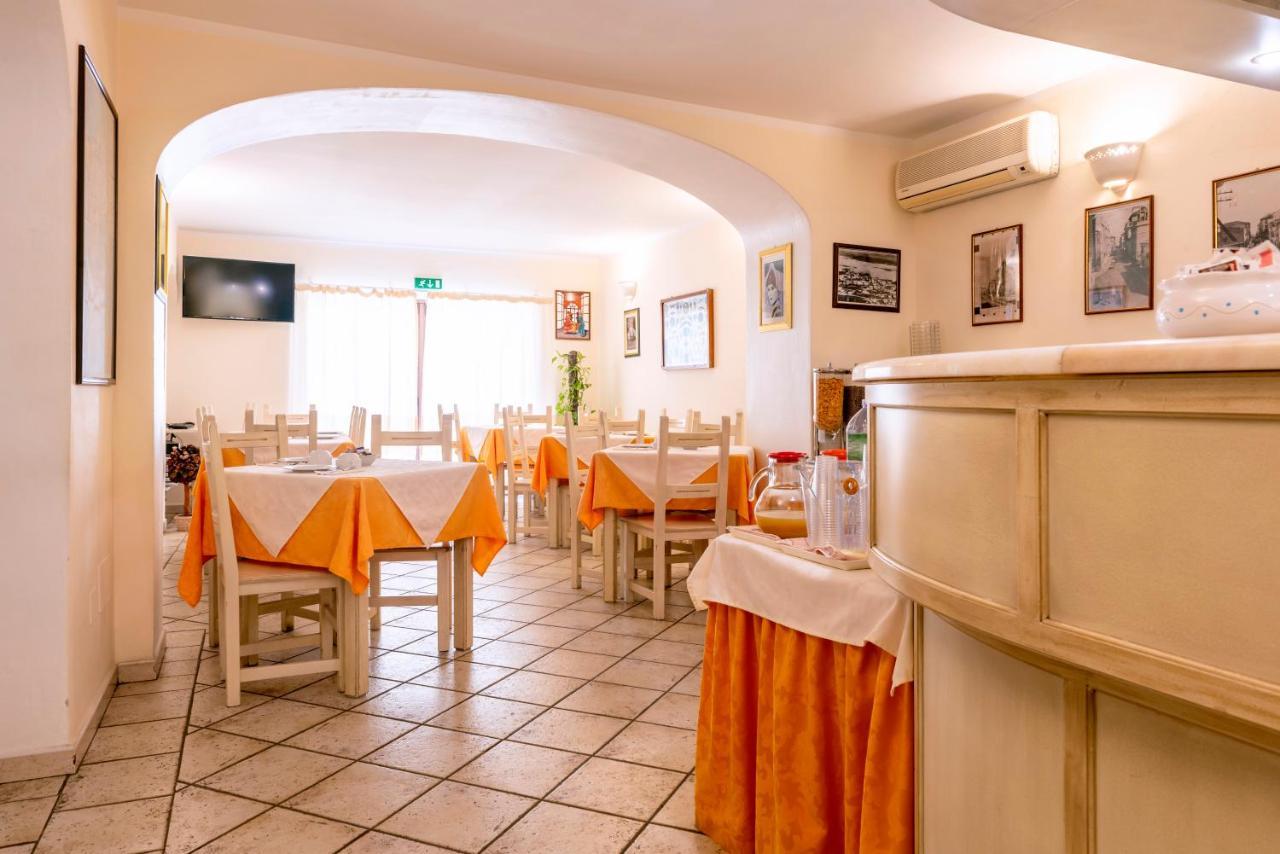 Hotel Cavour Olbia Buitenkant foto
