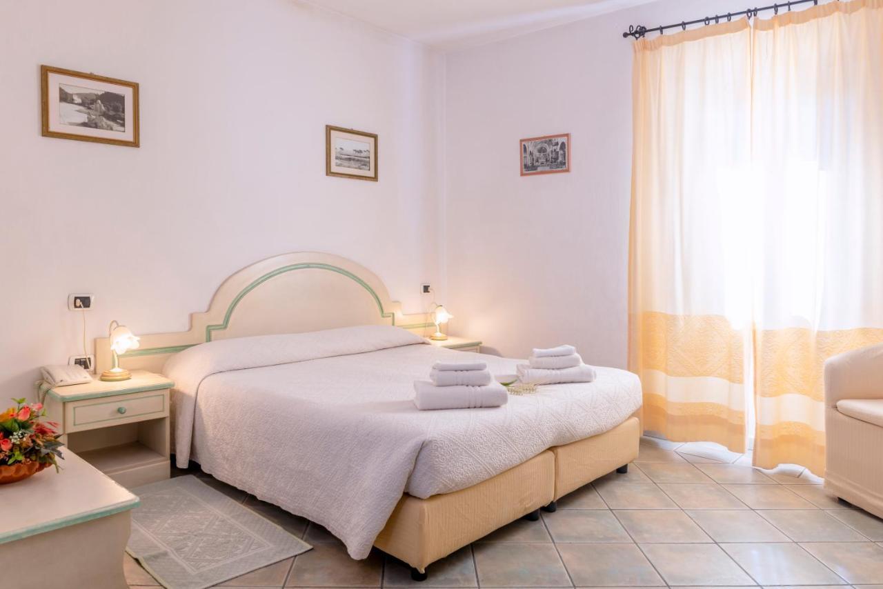 Hotel Cavour Olbia Buitenkant foto