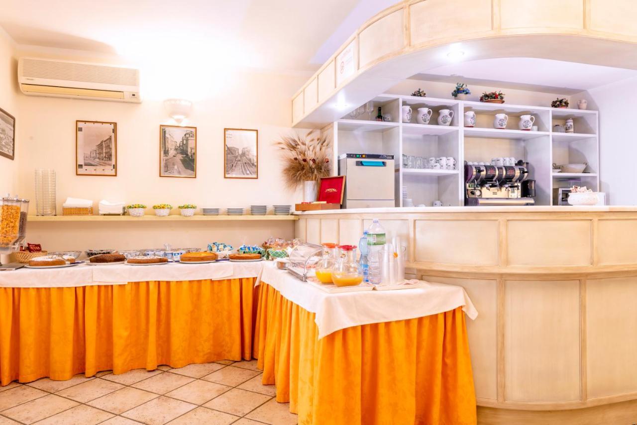 Hotel Cavour Olbia Buitenkant foto