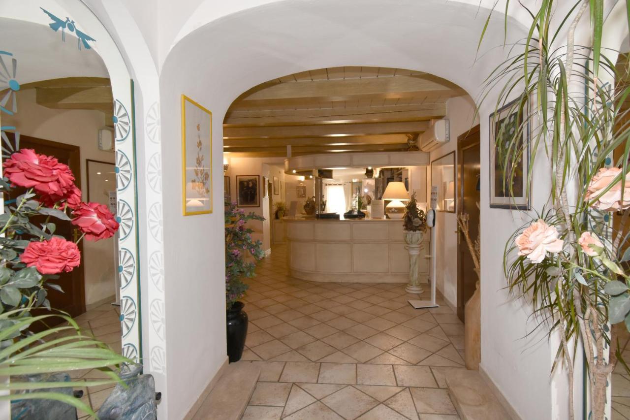 Hotel Cavour Olbia Buitenkant foto