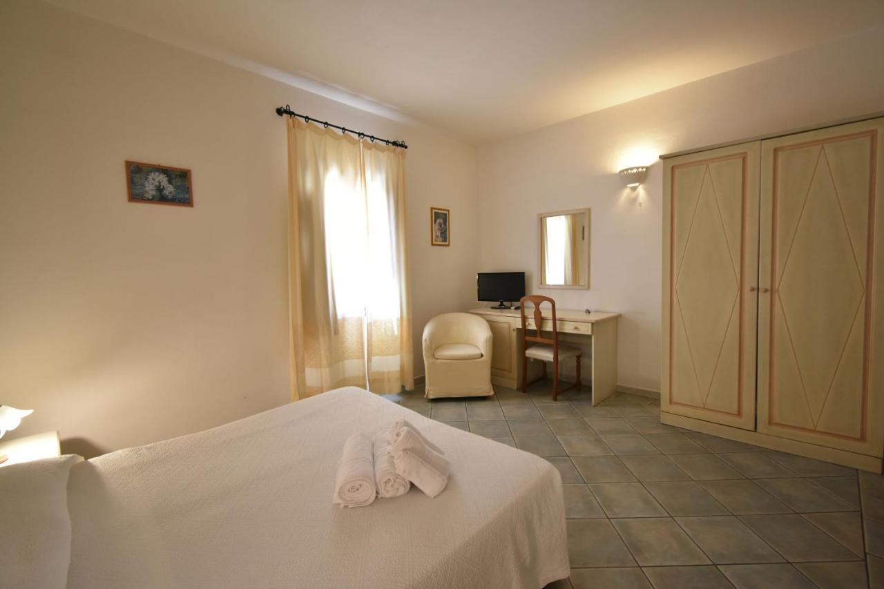 Hotel Cavour Olbia Buitenkant foto