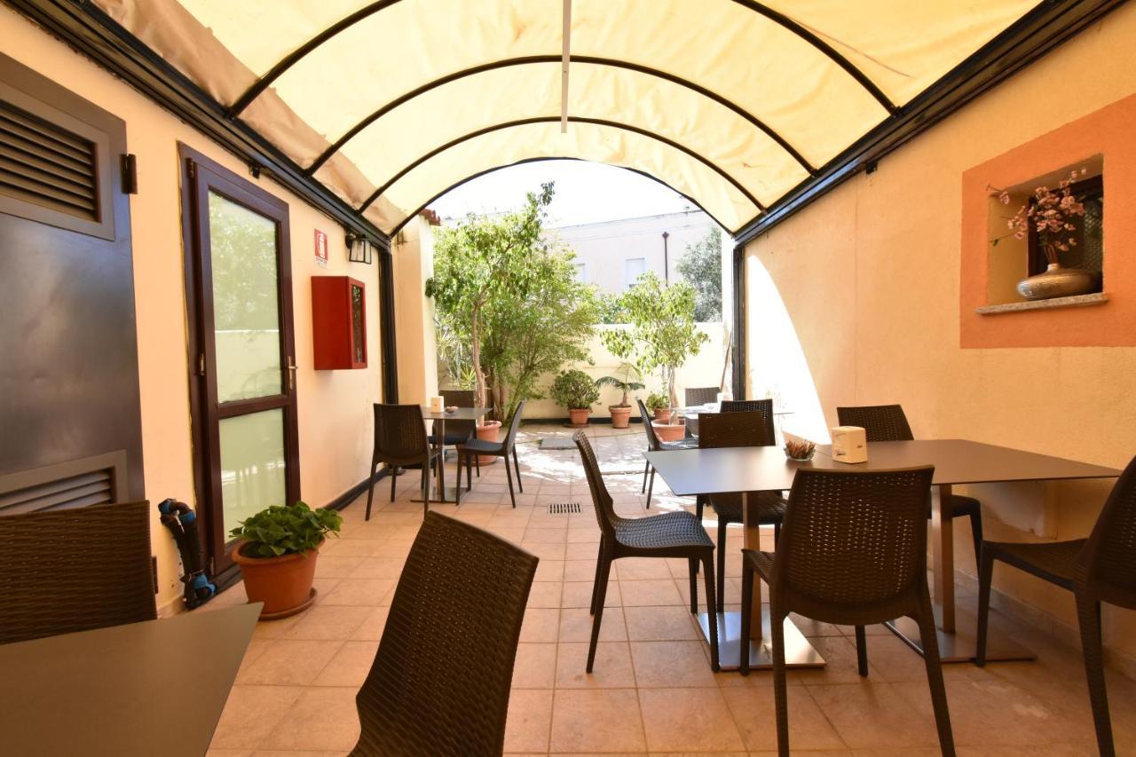Hotel Cavour Olbia Buitenkant foto