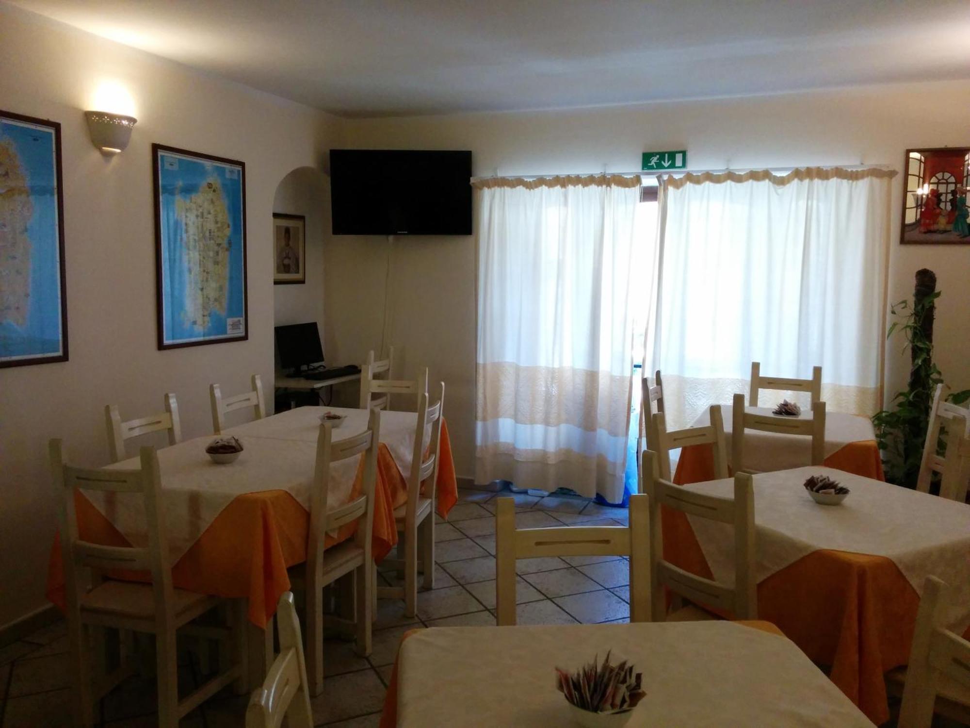 Hotel Cavour Olbia Buitenkant foto