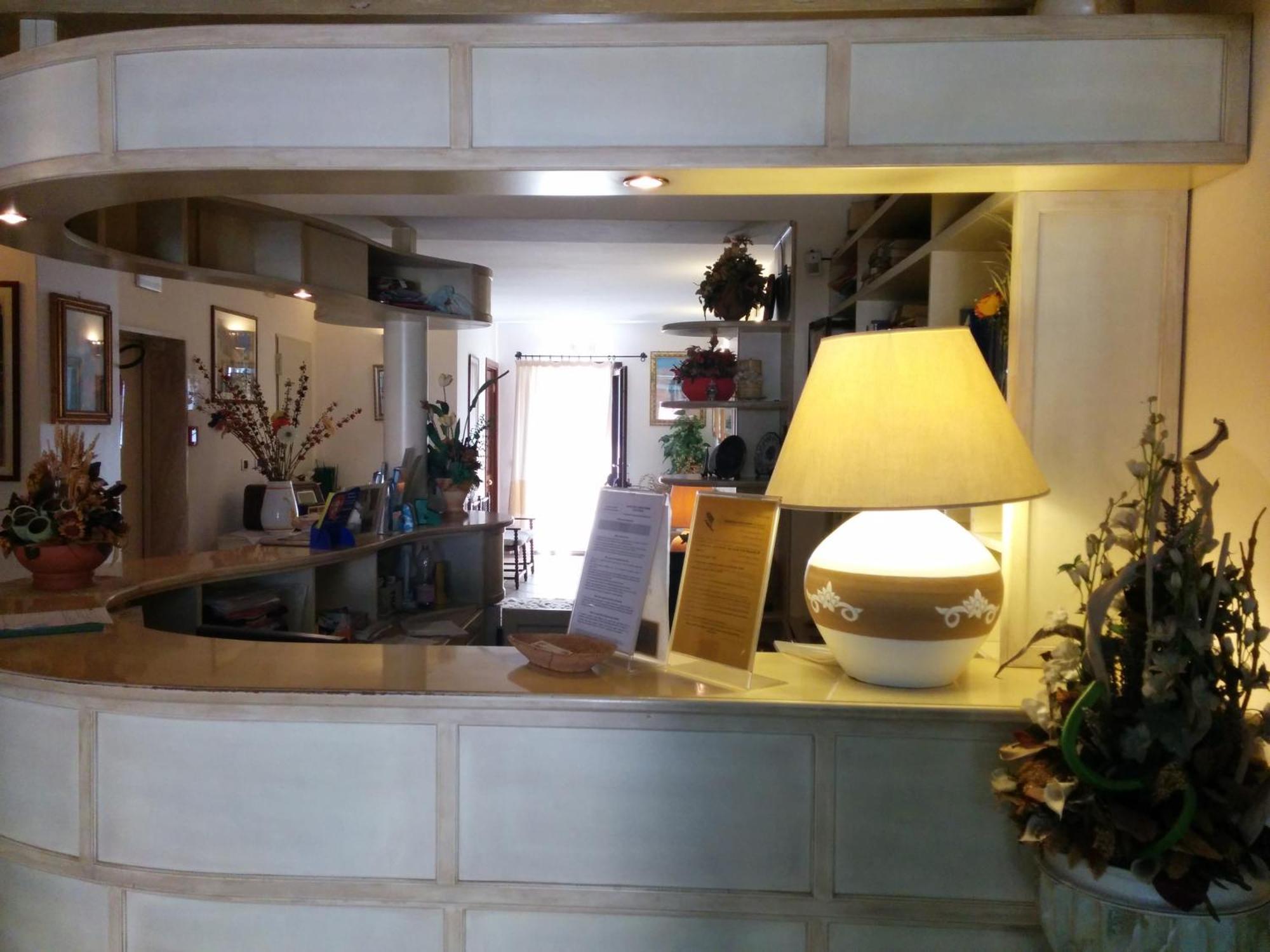 Hotel Cavour Olbia Buitenkant foto