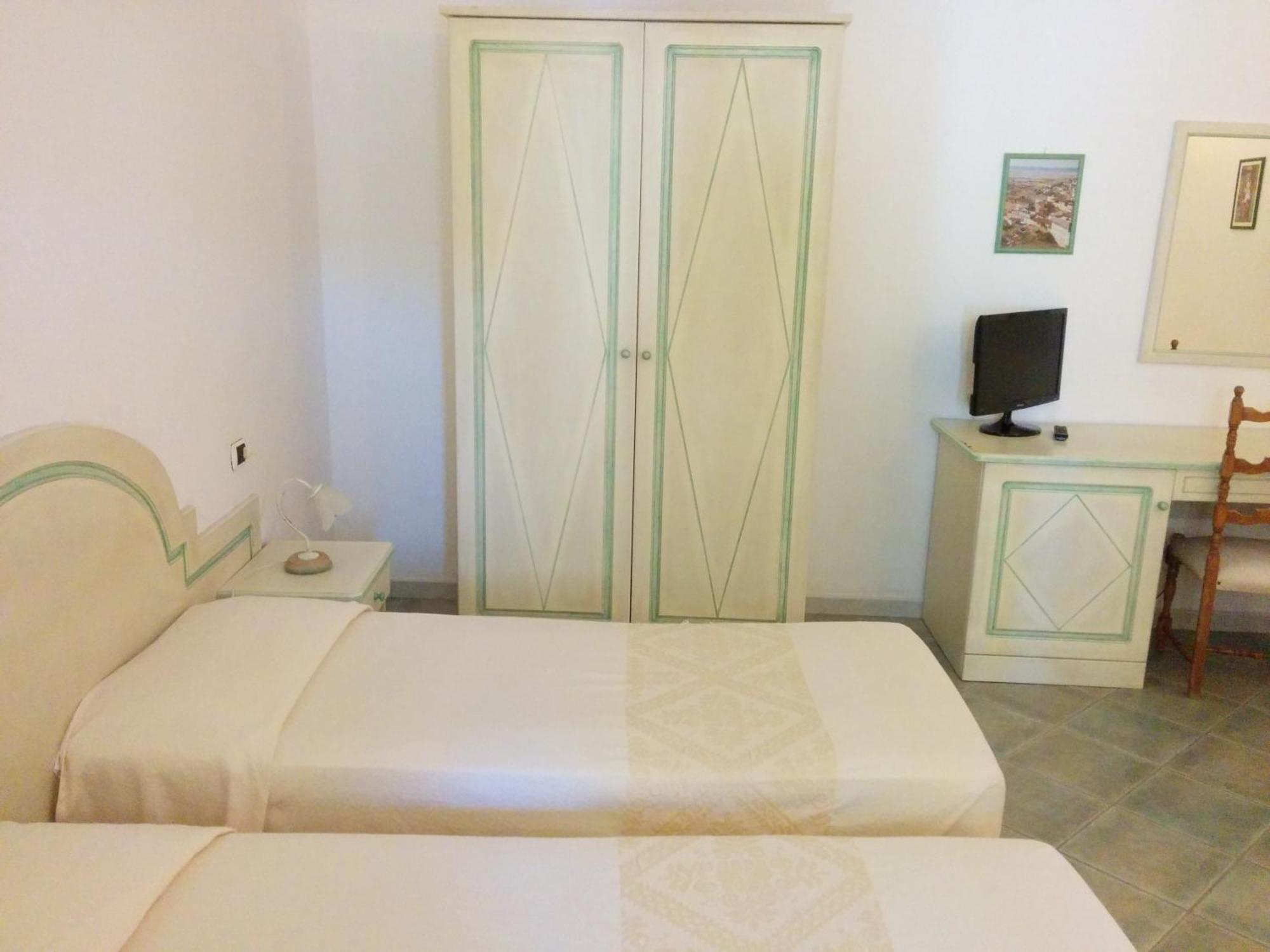 Hotel Cavour Olbia Buitenkant foto