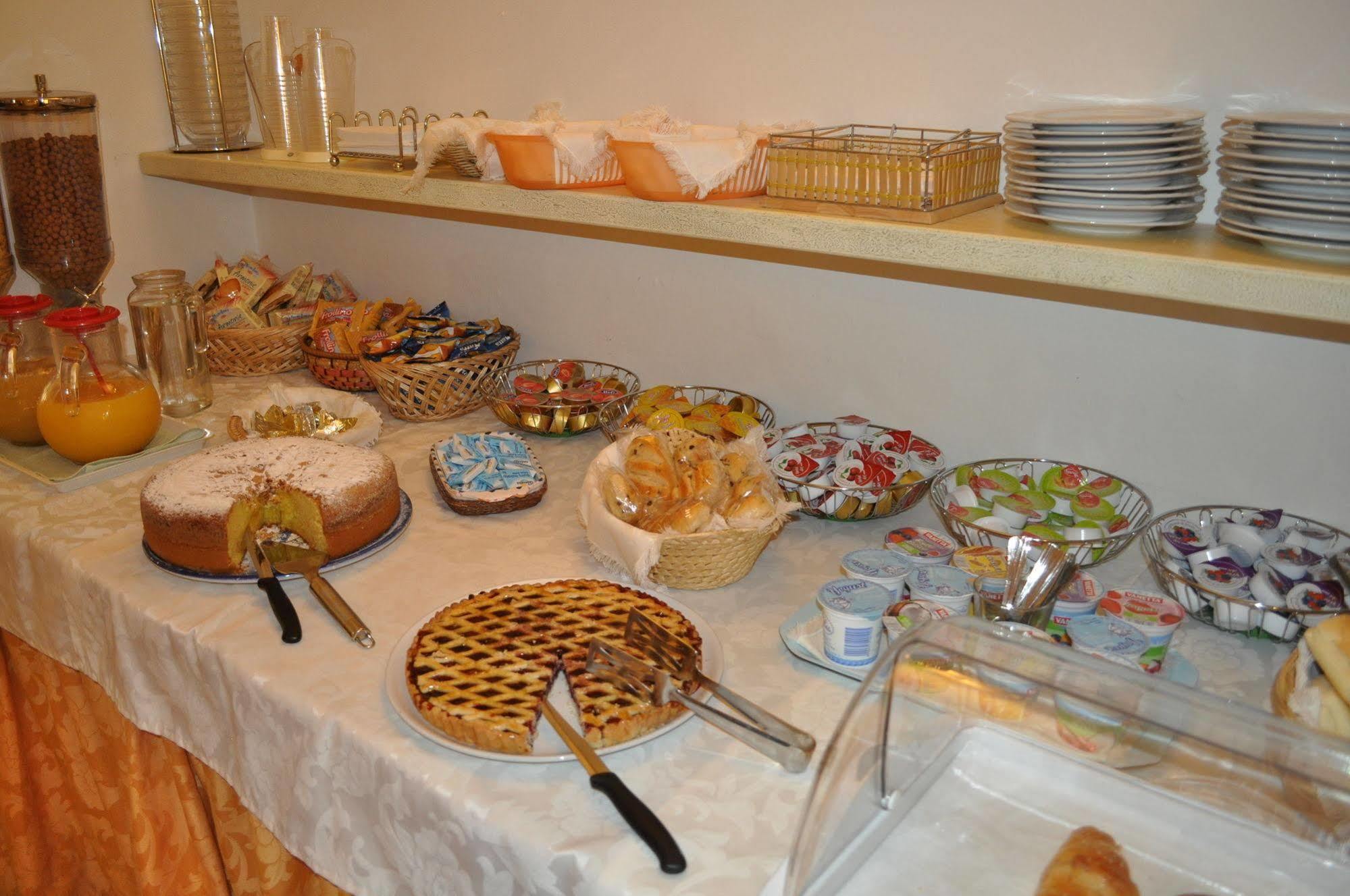 Hotel Cavour Olbia Buitenkant foto